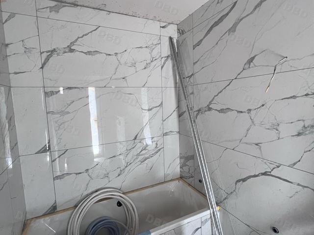 Badezimmer mit Großformatfliesen, Baden-Baden, 1